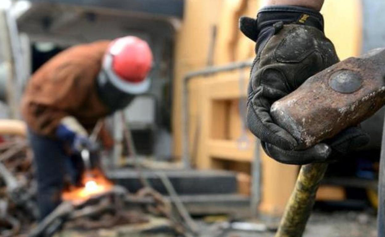 La Estrategia de Seguridad, Salud y Bienestar 2023-2025 apuesta por la creación de nuevas líneas económicas «de fuerza». 