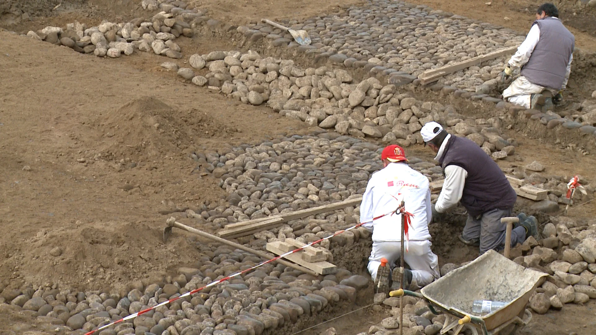 El patio del Monasterio de Sandoval va cogiendo forma