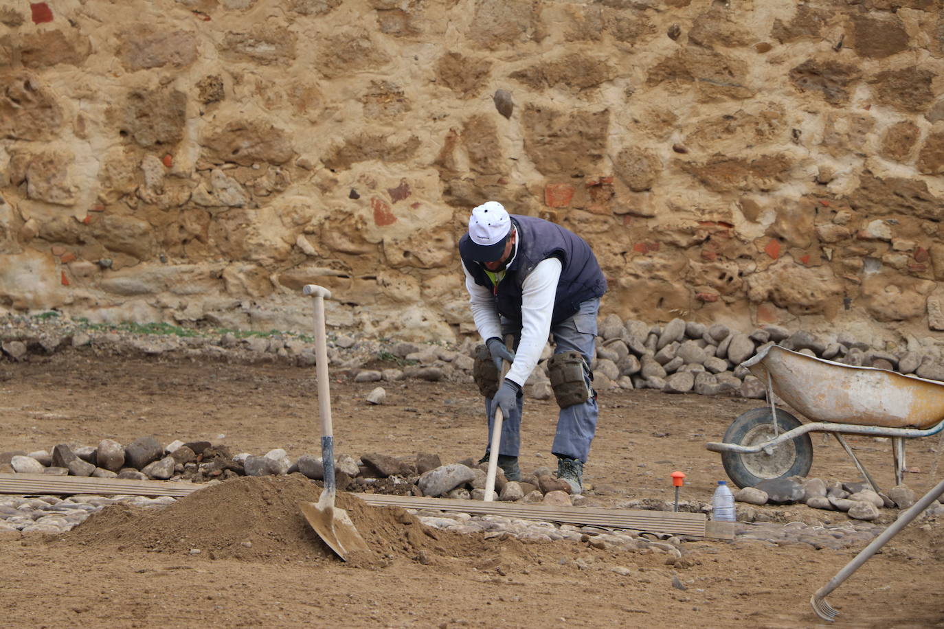 El Programa R del ILC aporta 270.000 euros de unas ayudas totales que ascienden a 450.000 para recuperar el empedrado original de patio de la Portería del Monasterio de Santa María de Sandoval así como restaurar la fachada de La Panera.