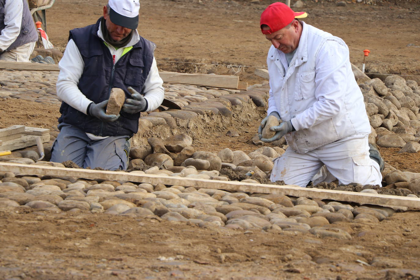 El Programa R del ILC aporta 270.000 euros de unas ayudas totales que ascienden a 450.000 para recuperar el empedrado original de patio de la Portería del Monasterio de Santa María de Sandoval así como restaurar la fachada de La Panera.