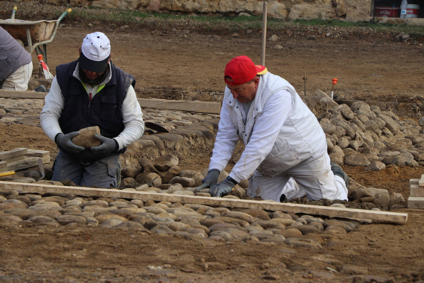 El Programa R del ILC aporta 270.000 euros de unas ayudas totales que ascienden a 450.000 para recuperar el empedrado original de patio de la Portería del Monasterio de Santa María de Sandoval así como restaurar la fachada de La Panera.