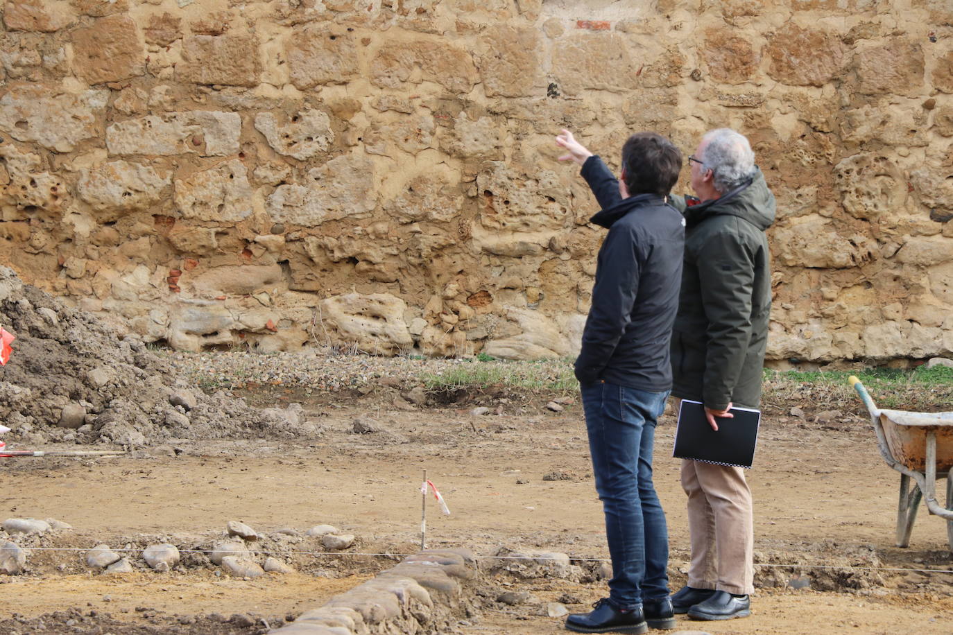 El Programa R del ILC aporta 270.000 euros de unas ayudas totales que ascienden a 450.000 para recuperar el empedrado original de patio de la Portería del Monasterio de Santa María de Sandoval así como restaurar la fachada de La Panera.