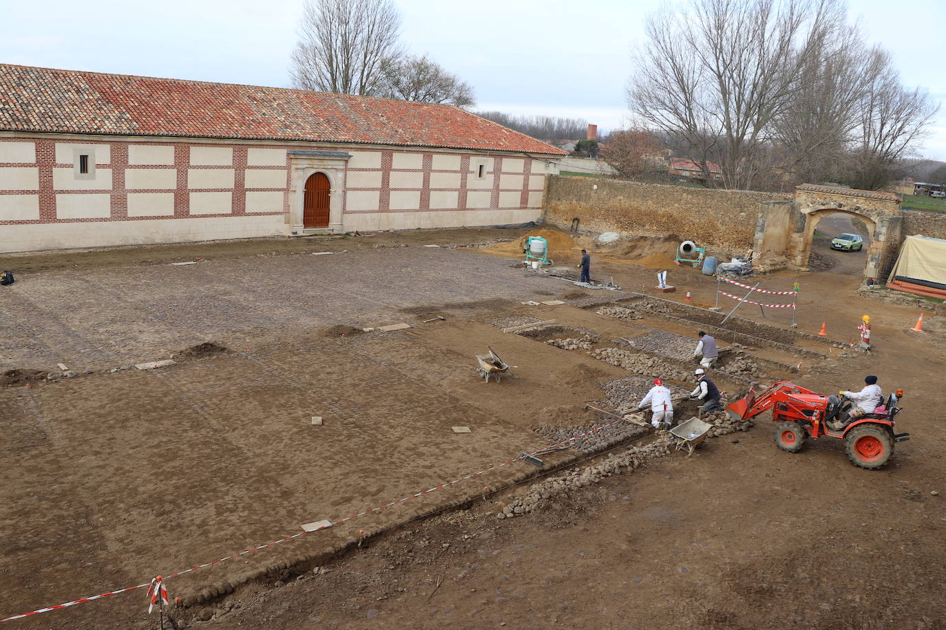 El Programa R del ILC aporta 270.000 euros de unas ayudas totales que ascienden a 450.000 para recuperar el empedrado original de patio de la Portería del Monasterio de Santa María de Sandoval así como restaurar la fachada de La Panera.