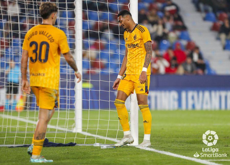 Un momento del encuentro entre el Levante y la Ponferradina en la jornada 19. 