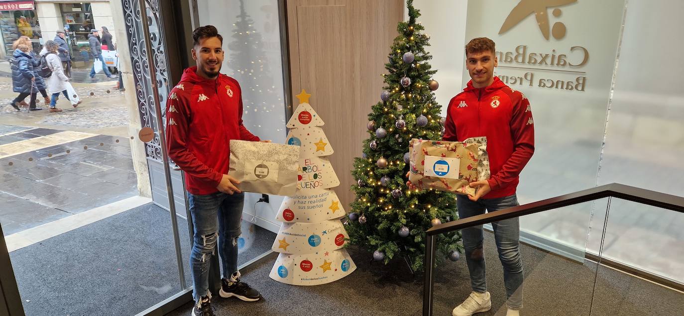 Salvi Carrasco y Diego Percan participan en la iniciativa solidaria 'El Árbol de los Sueños'.