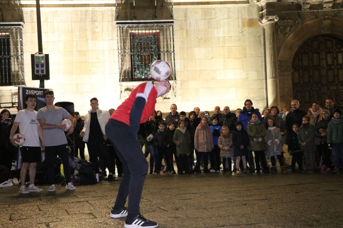 Botines ha sido el escenario para disfrutar de una exhibición del Goldball Freestyle Championship que se celebra en León este fin de semana.
