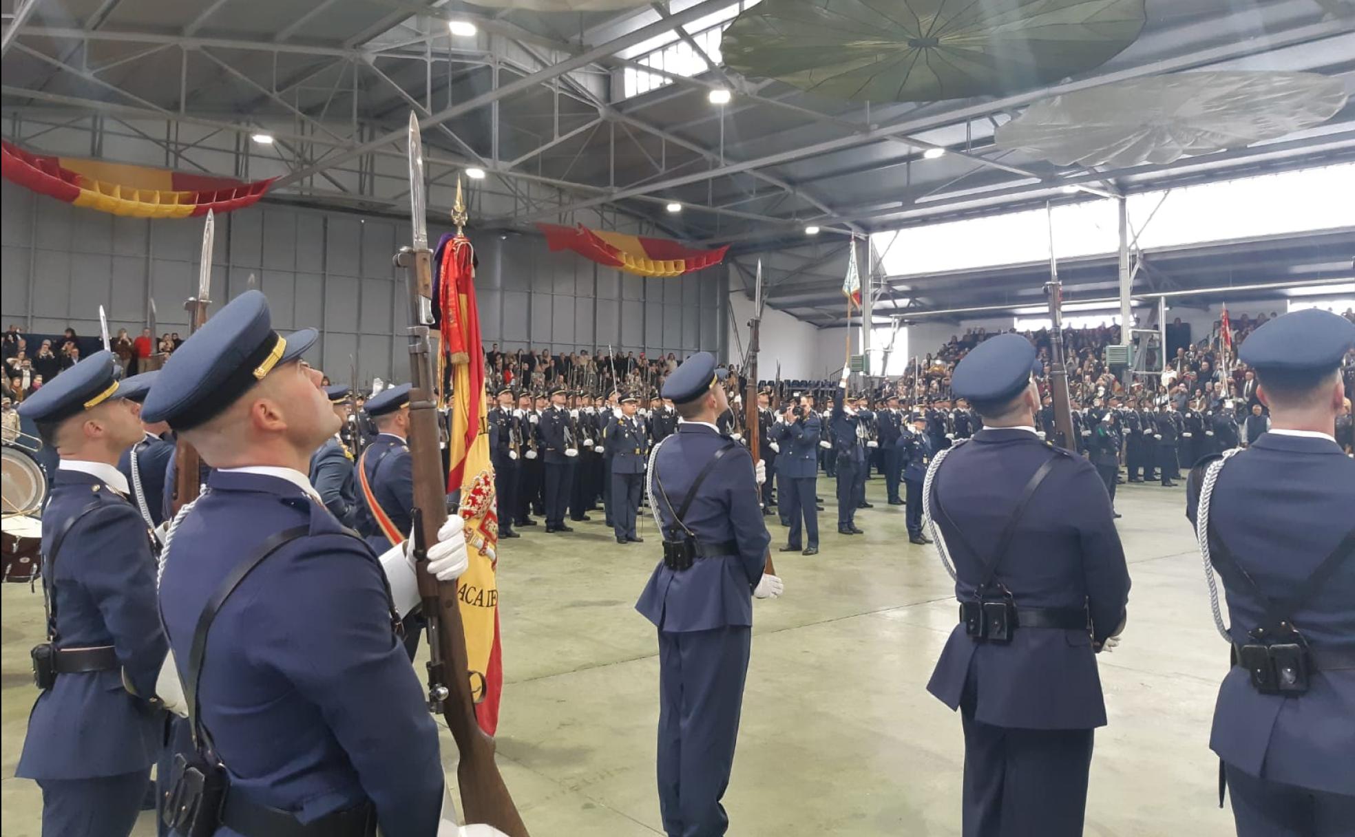 Acto de jura de bandera en la Academia Básica del Aire de León.