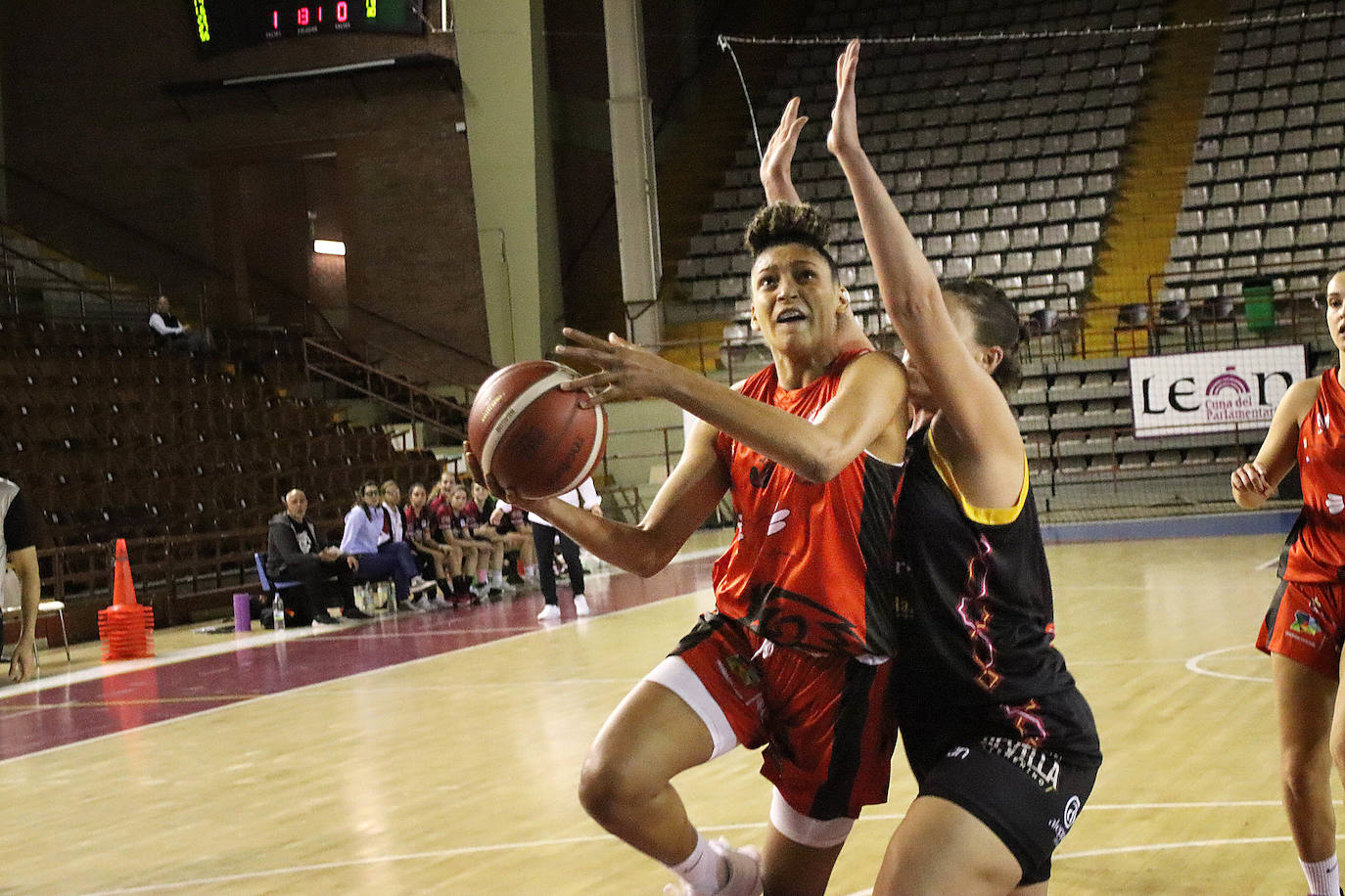 Partido correspondiente a la jornada 11 de la Liga Femenina 2.