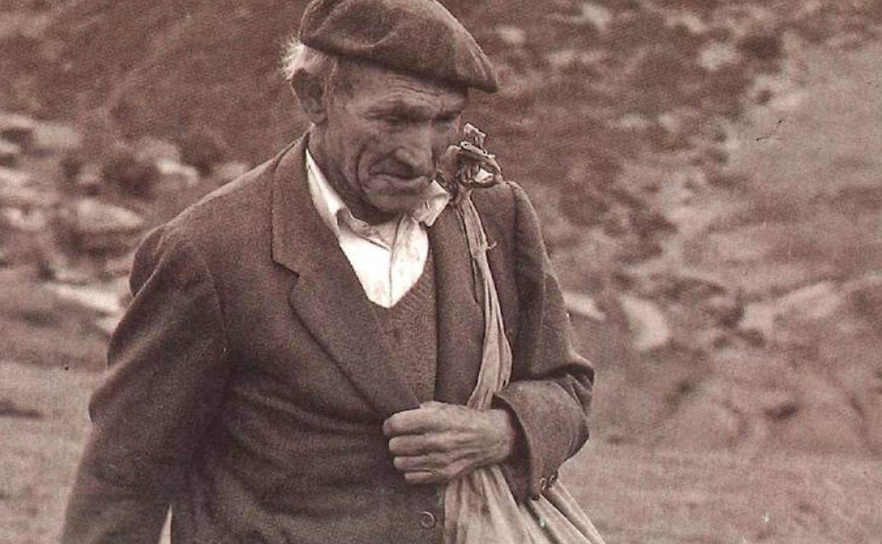 Portada del libro 'Refilacho pachoucos en LLionés', de Tono Sahagún.