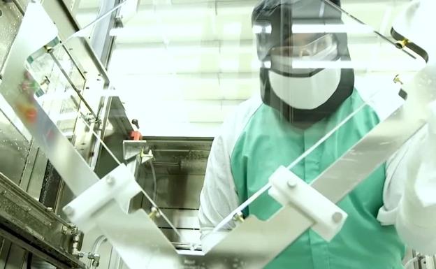 Uno de los ingenieros, durante los trabajos en el proceso.