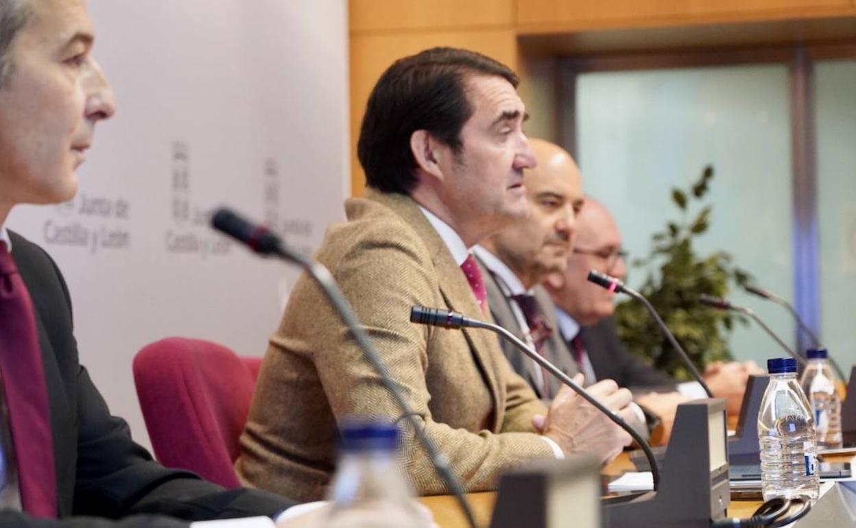 El consejero de Medio Ambiente, Vivienda y Ordenación del Territorio de la Junta, Juan Carlos Suárez-Quiñones, hace balance del reciclaje de los residuos de medicamentos y envases a través del sistema SIGRE, que cumple 20 años en Castilla y León.