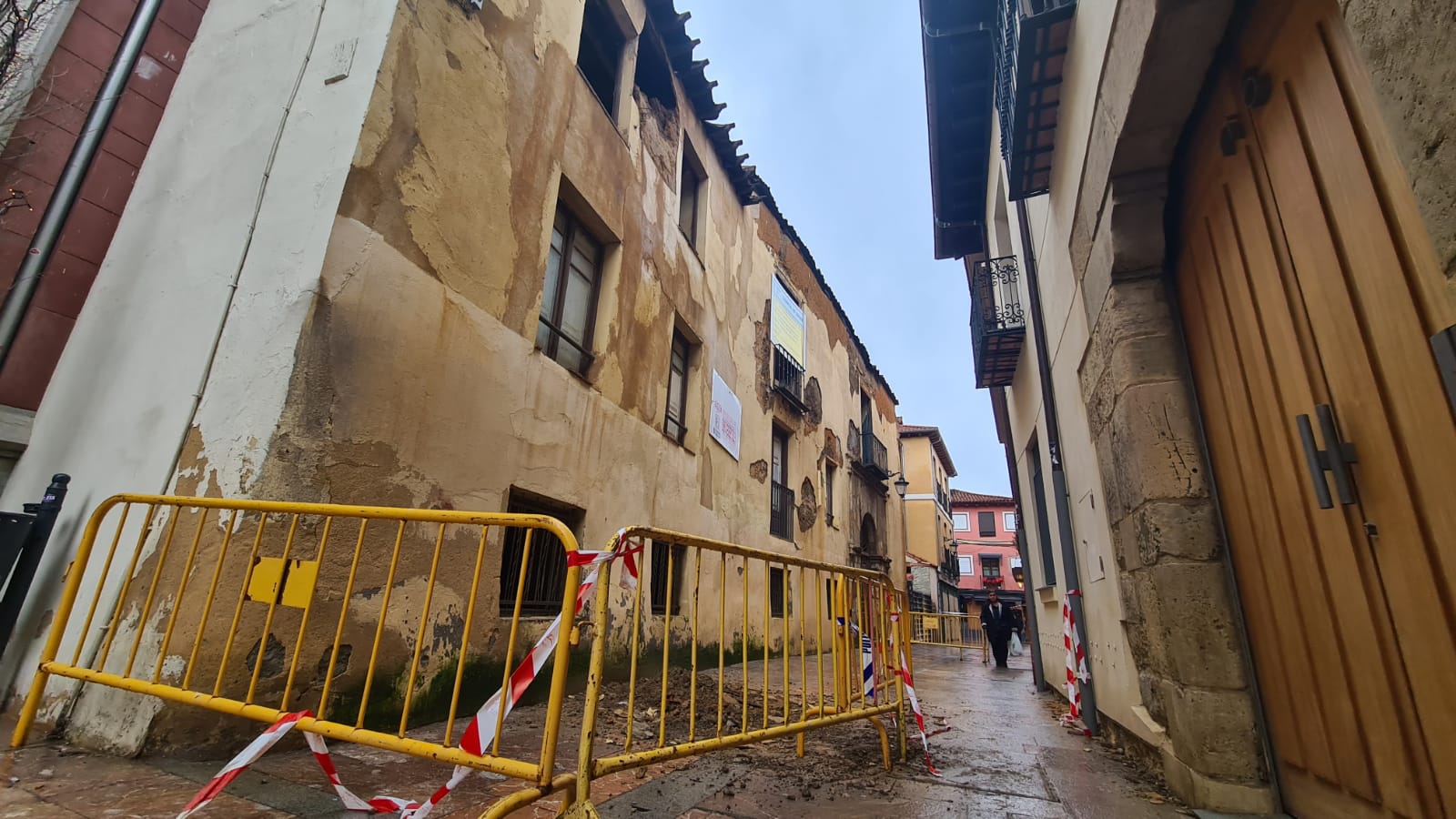 No es la primera vez que este edificio sufre daños que muestran la debilidad de su estructura y, de hecho, parte de la misma ya se desplomó en 2011.