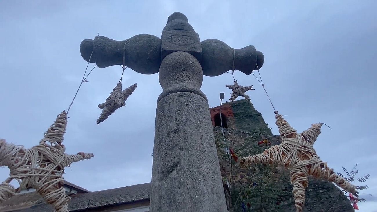 Los 60 vecinos de la localidad de Toralino de la Vega, perteneciente al municipio leonés de Riego de la Vega, transforman su pueblo por Navidad para convertirlo en una perfecta postal navideña. 