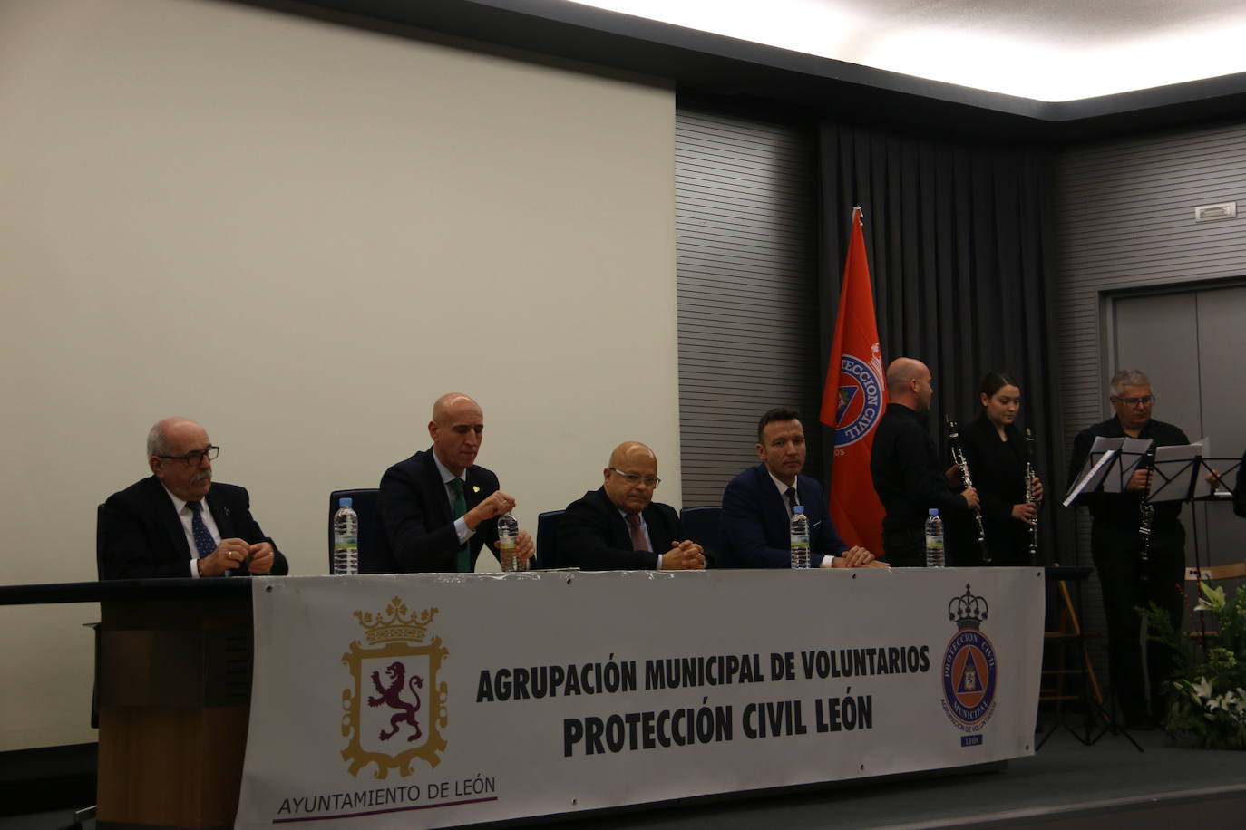 Homenaje del Ayuntamiento de León a los voluntarios de Protección Civil. 