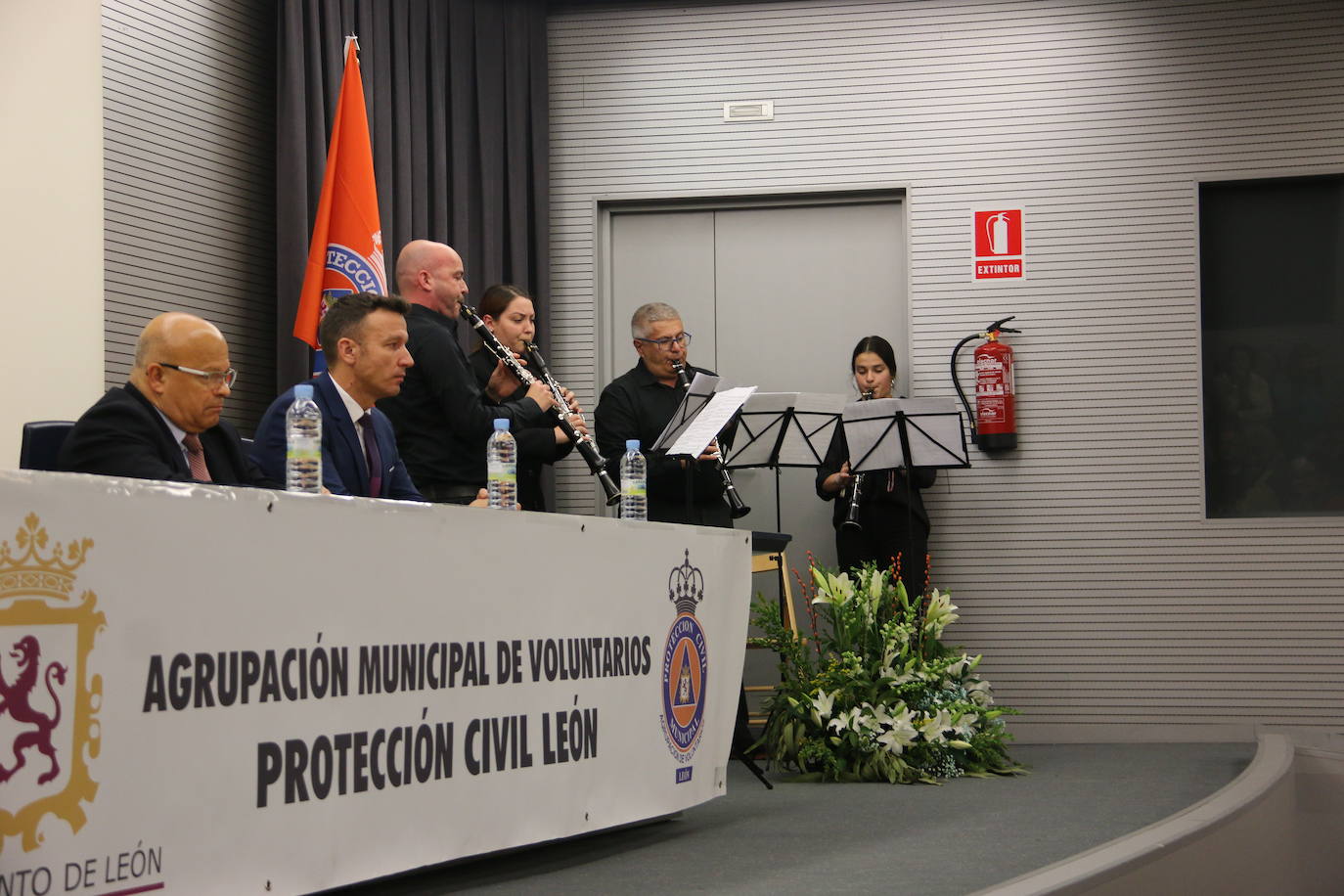 Homenaje del Ayuntamiento de León a los voluntarios de Protección Civil. 