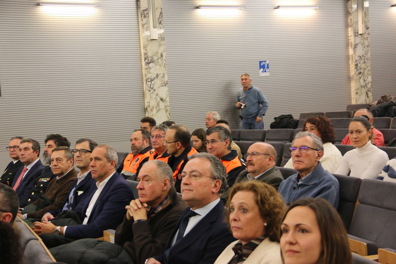 Homenaje del Ayuntamiento de León a los voluntarios de Protección Civil. 