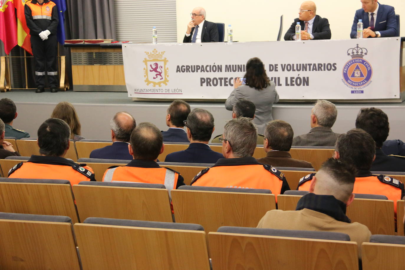 Homenaje del Ayuntamiento de León a los voluntarios de Protección Civil. 