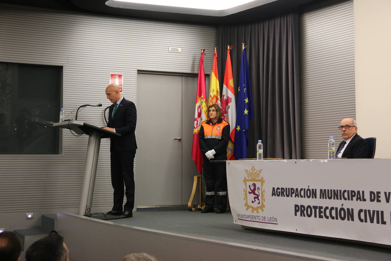 Homenaje del Ayuntamiento de León a los voluntarios de Protección Civil. 