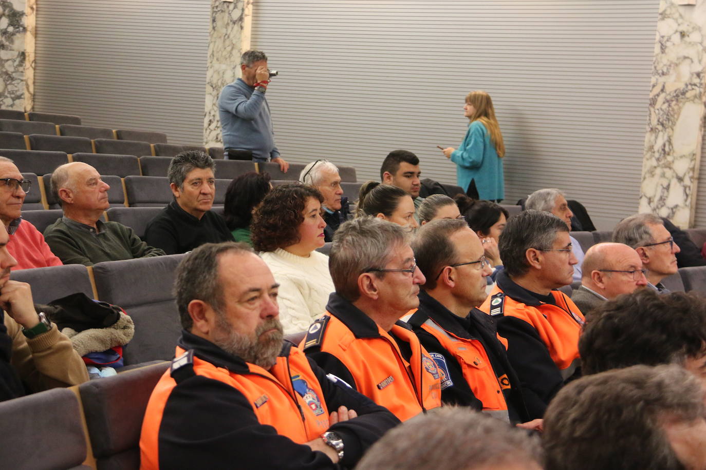 Homenaje del Ayuntamiento de León a los voluntarios de Protección Civil. 