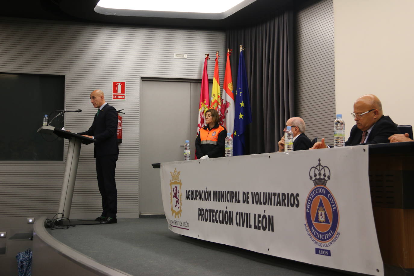 Homenaje del Ayuntamiento de León a los voluntarios de Protección Civil. 