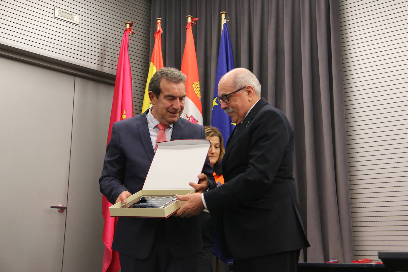 Homenaje del Ayuntamiento de León a los voluntarios de Protección Civil. 