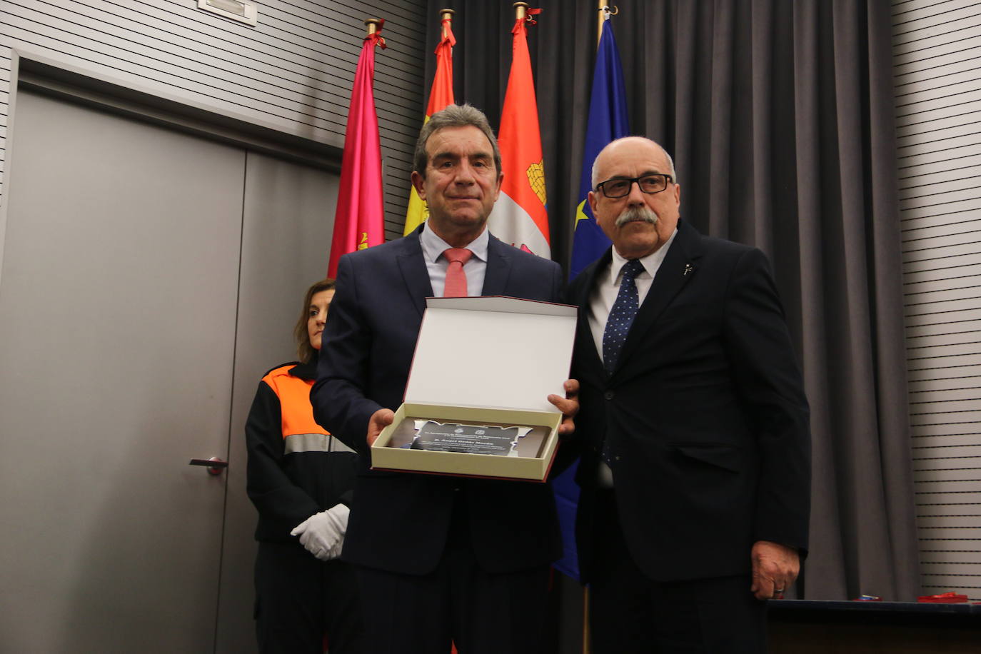 Homenaje del Ayuntamiento de León a los voluntarios de Protección Civil. 