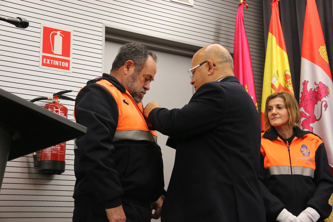 Homenaje del Ayuntamiento de León a los voluntarios de Protección Civil. 