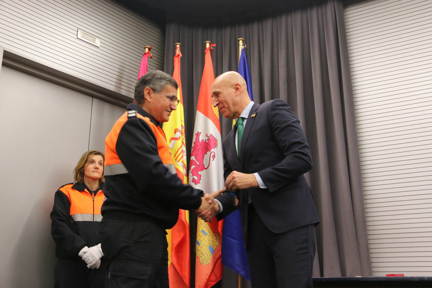 Homenaje del Ayuntamiento de León a los voluntarios de Protección Civil. 