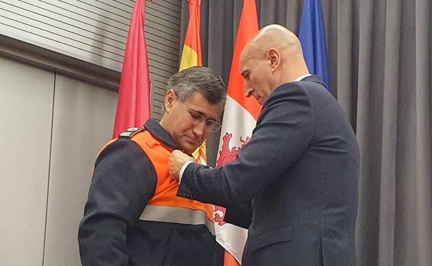 Acto de entrega de medallas a los voluntarios de la Agrupación de Portección Civil de León.