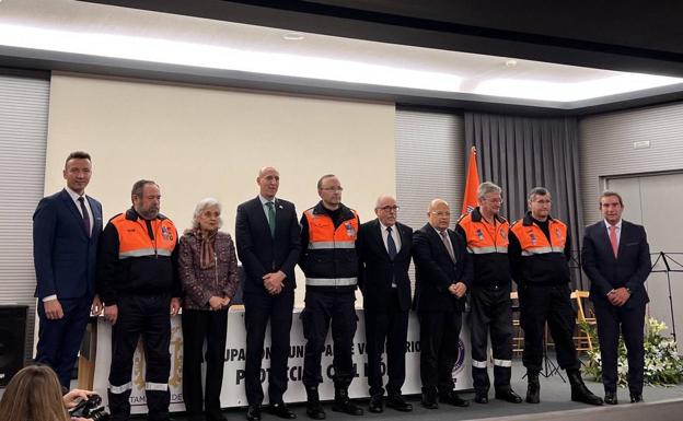 Galería. Acto de entrega de medallas a los voluntarios de la Agrupación de Portección Civil de León.