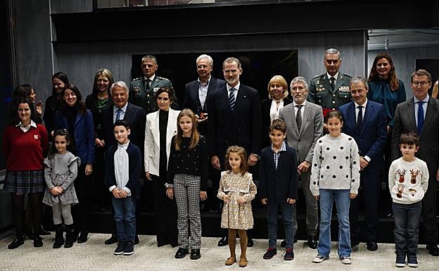 Foto de famlia del acto.