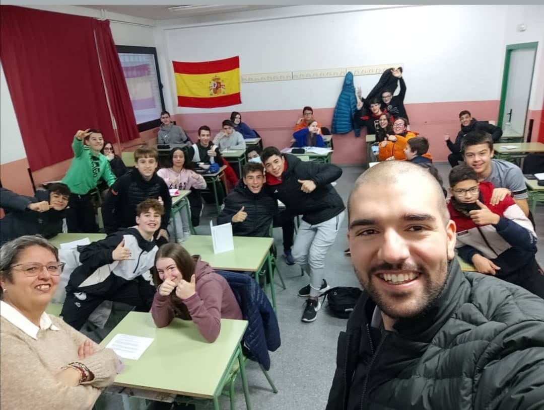 Los astronautas Pablo Álvarez Fernández y Sara García Alonso, recientemente seleccionados por la Agencia Espacial Europea para formar parte de su equipo, regresan a la Universidad de León. 