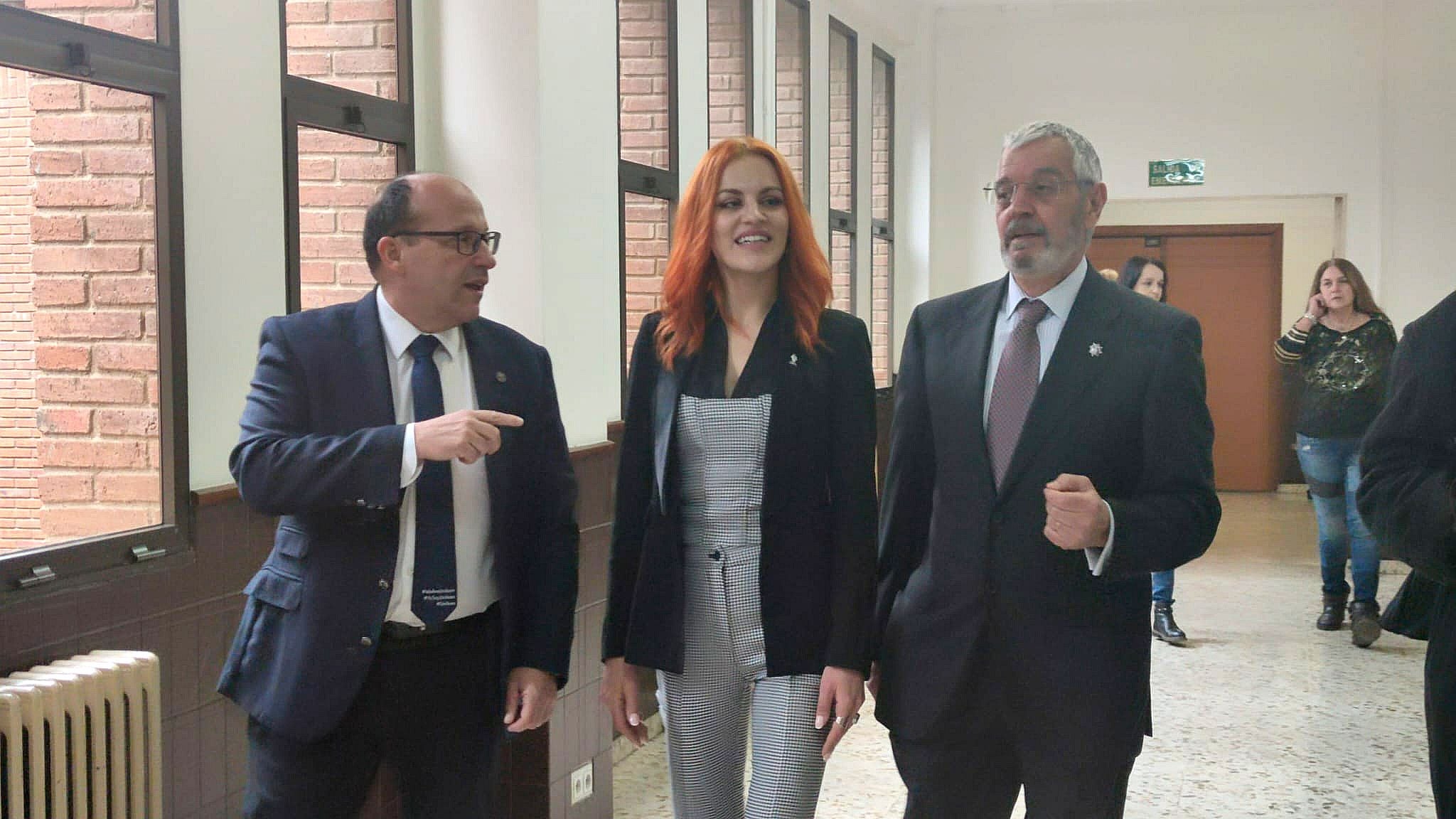 Los astronautas Pablo Álvarez Fernández y Sara García Alonso, recientemente seleccionados por la Agencia Espacial Europea para formar parte de su equipo, regresan a la Universidad de León. 