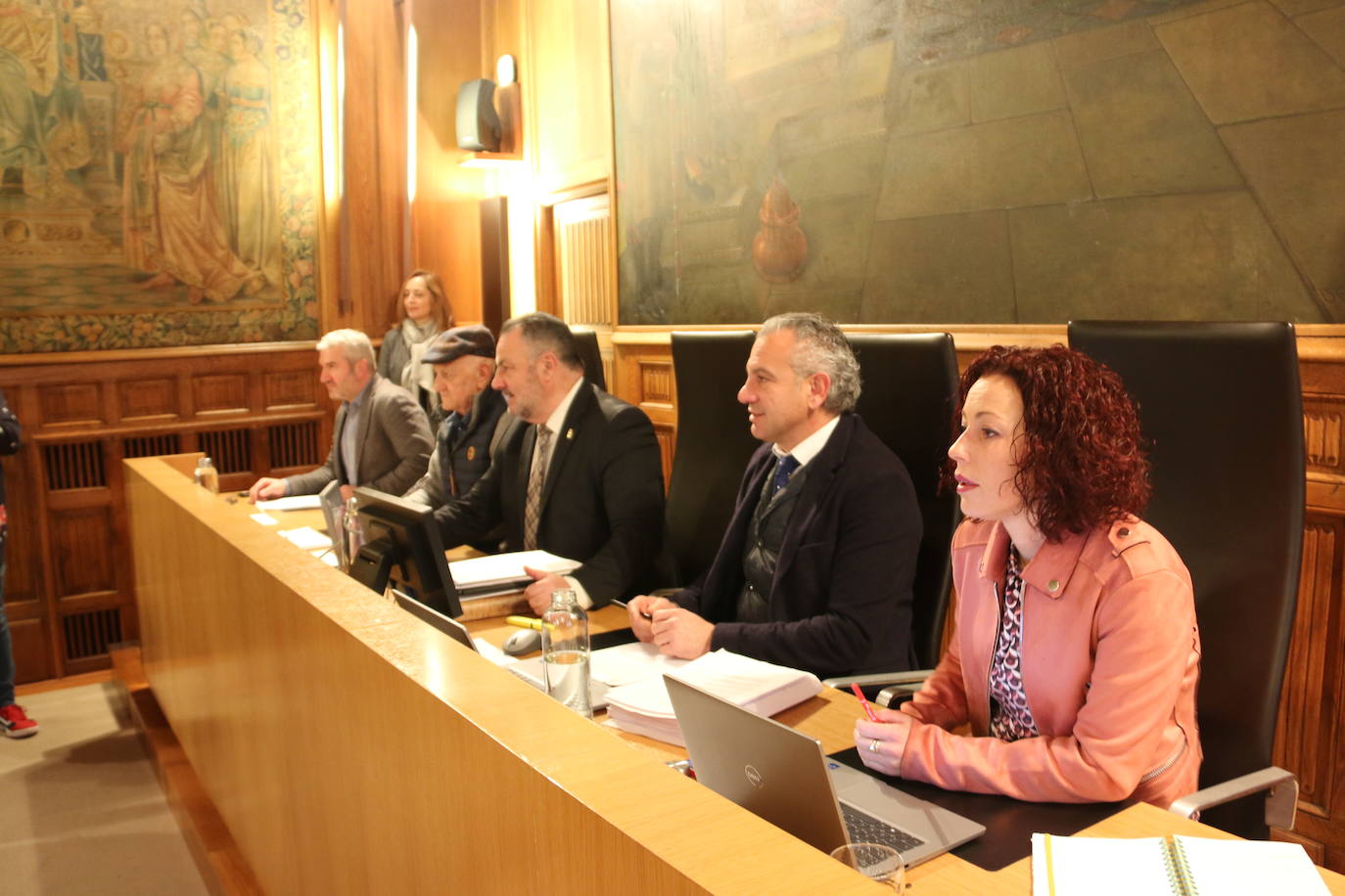 Sesión extraordinaria en la Diputación de León para aprobar el borrador de presupuestos. 