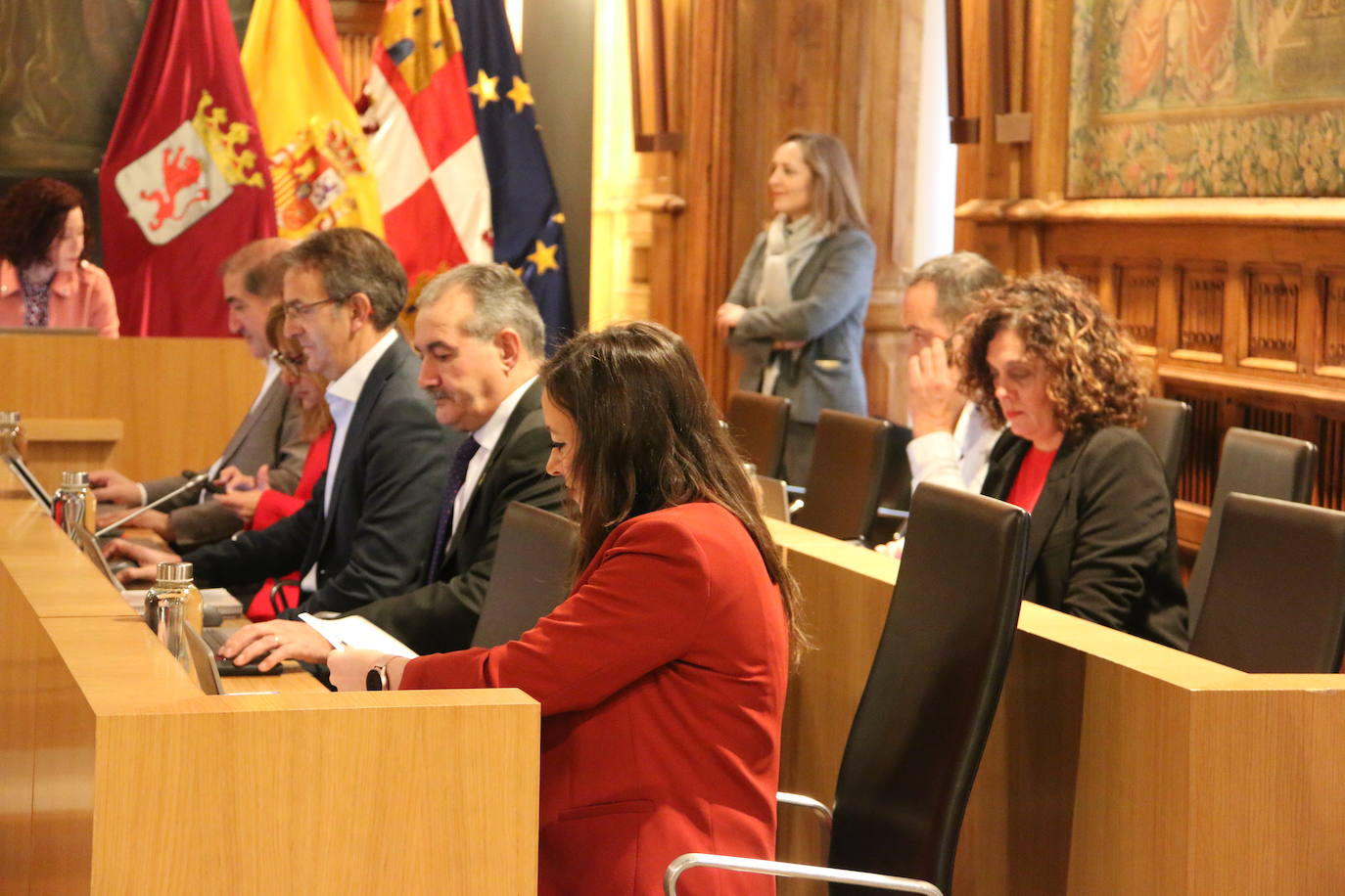 Sesión extraordinaria en la Diputación de León para aprobar el borrador de presupuestos. 