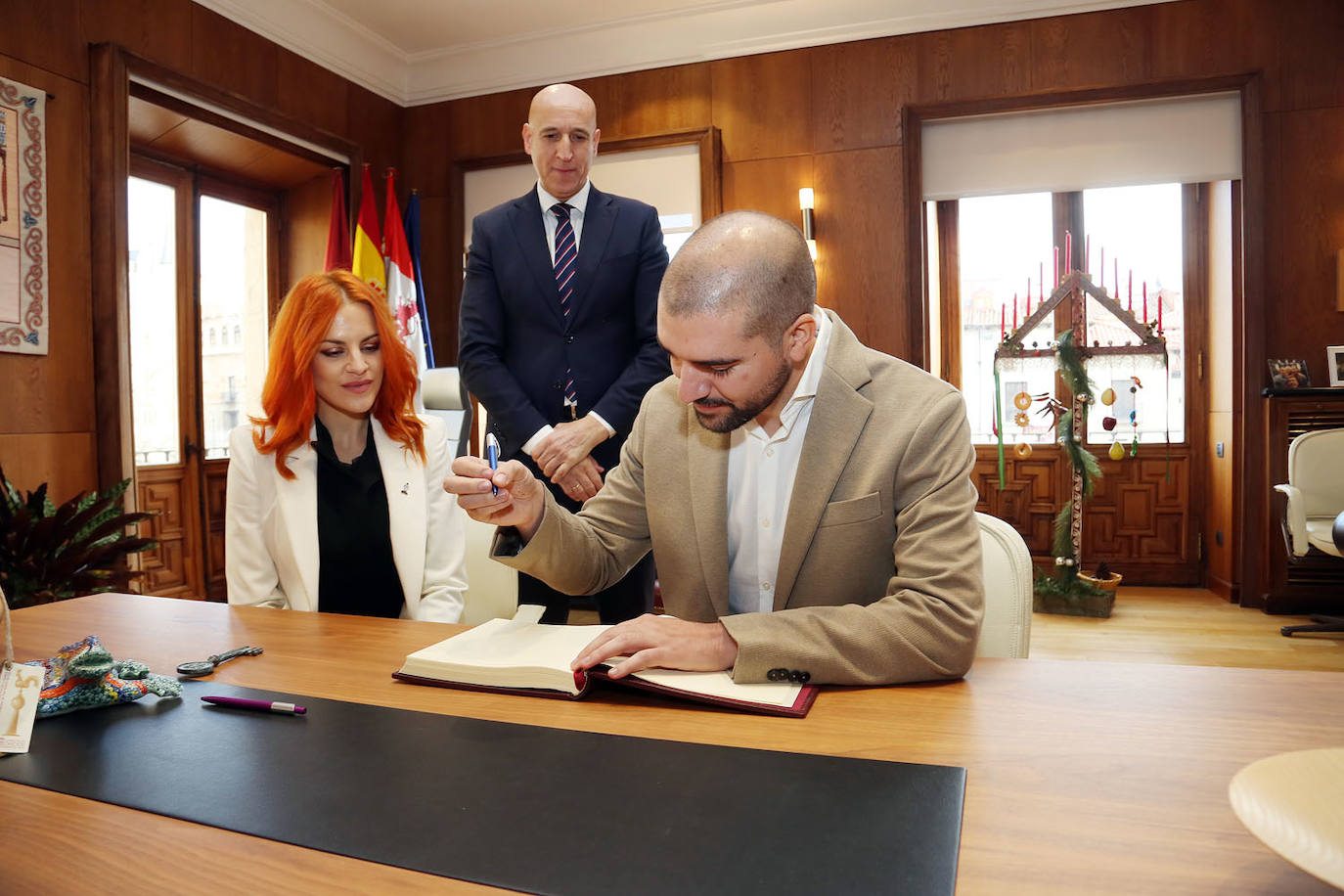 Los astronautas leoneses Pablo Álvarez y Sara García han sido recibidos de manera oficial por el Ayuntamiento de León