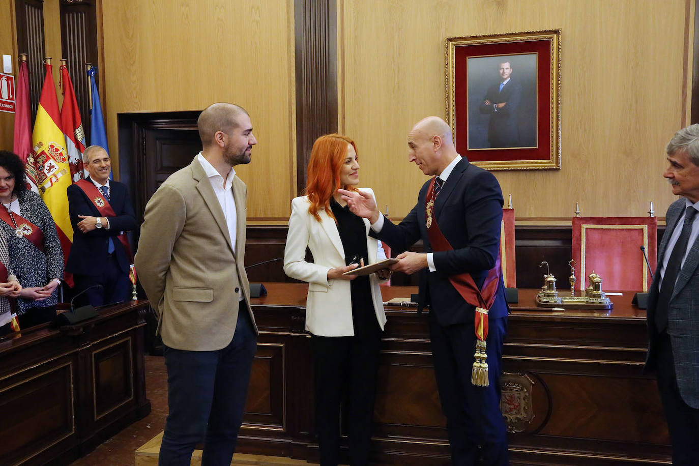 Los astronautas leoneses Pablo Álvarez y Sara García han sido recibidos de manera oficial por el Ayuntamiento de León