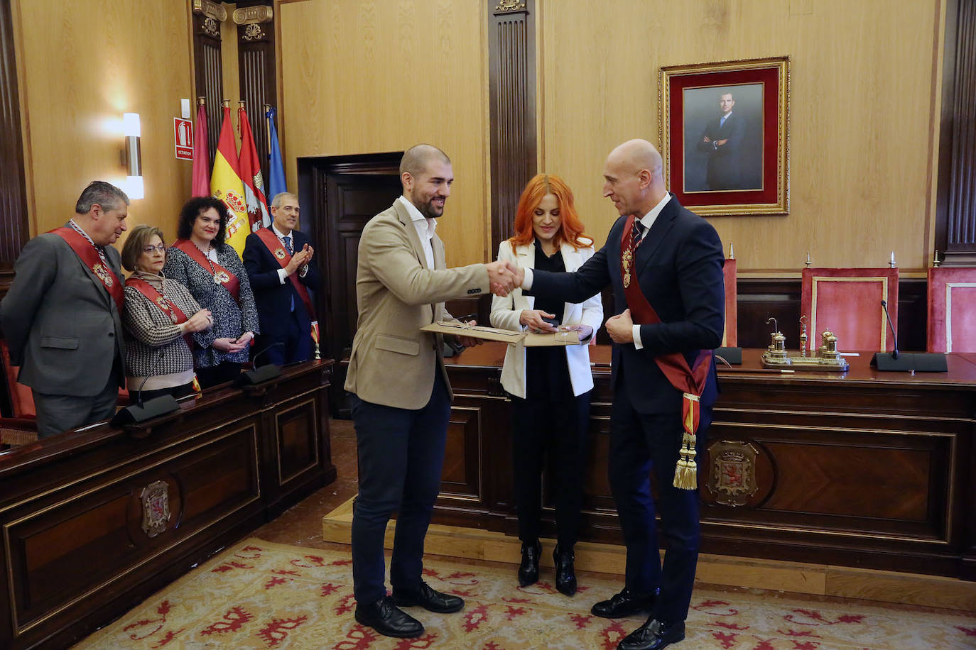 Los astronautas leoneses Pablo Álvarez y Sara García han sido recibidos de manera oficial por el Ayuntamiento de León