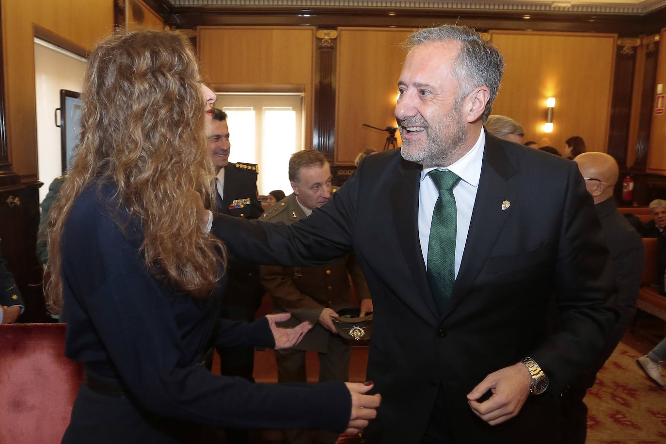 El alcalde de León, José Antonio Diez, recibe a los astronautas leoneses, Pablo Álvarez y Sara García, recientemente seleccionados por la Agencia Espacial Europea