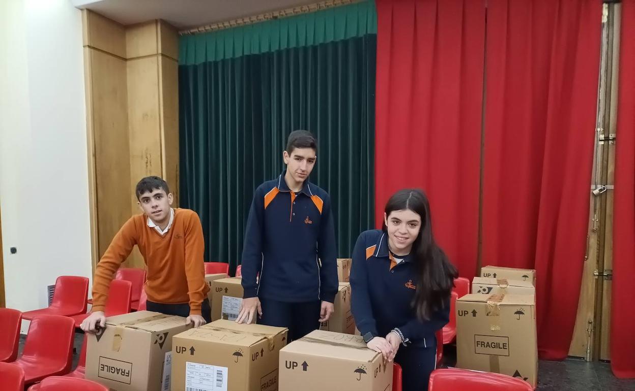 El Colegio Divina Pastora participa un año más en la 'Campaña del Kilo'.