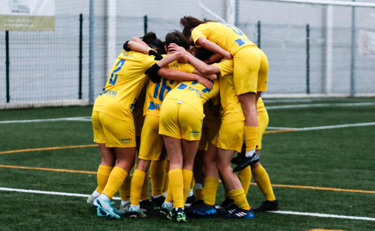 Las jugadoras del Olímpico celebran uno de sus goles.