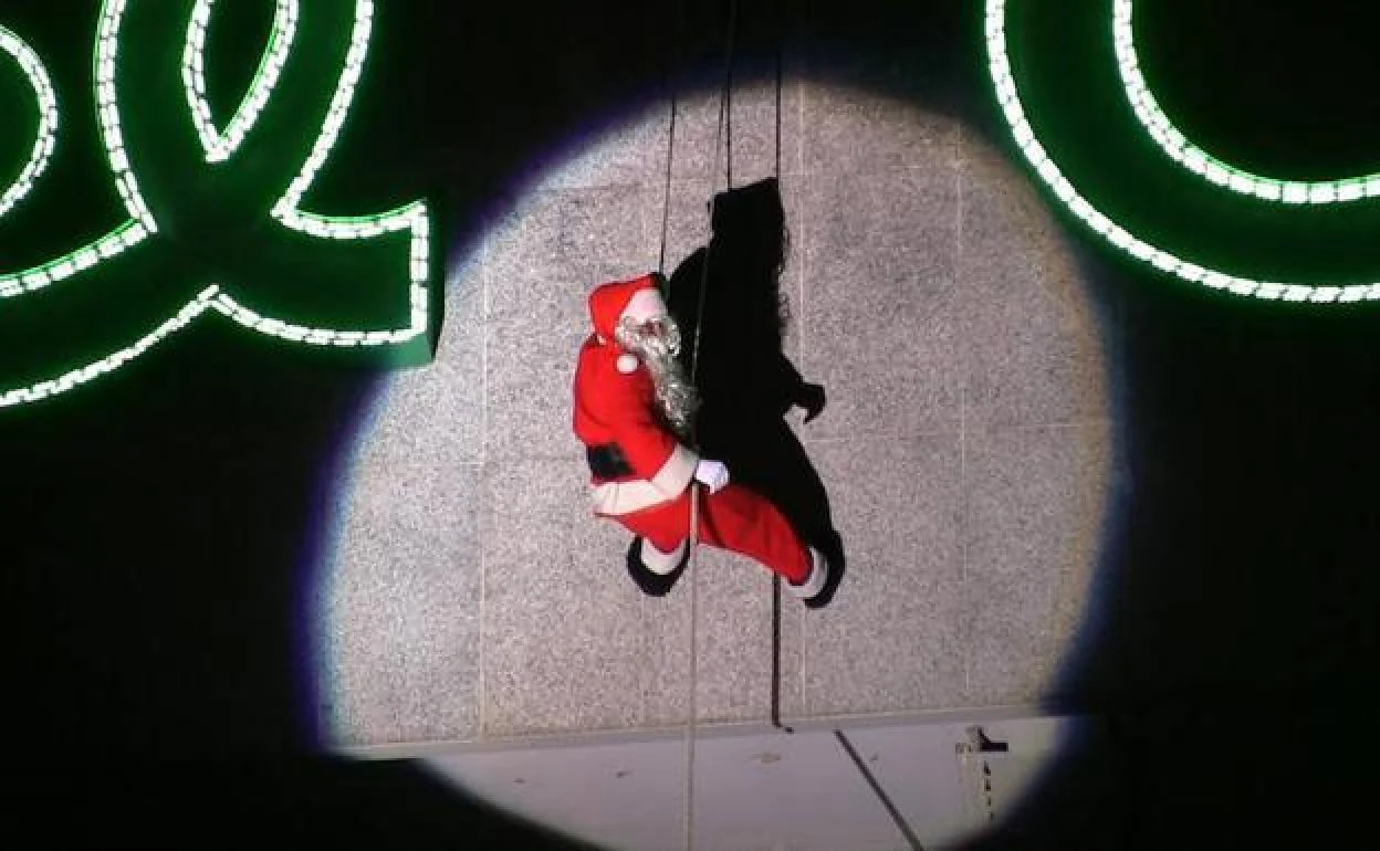 Papa Noel En Ingles Papá Noel descenderá este domingo por la fachada de El Corte Inglés |  leonoticias.com