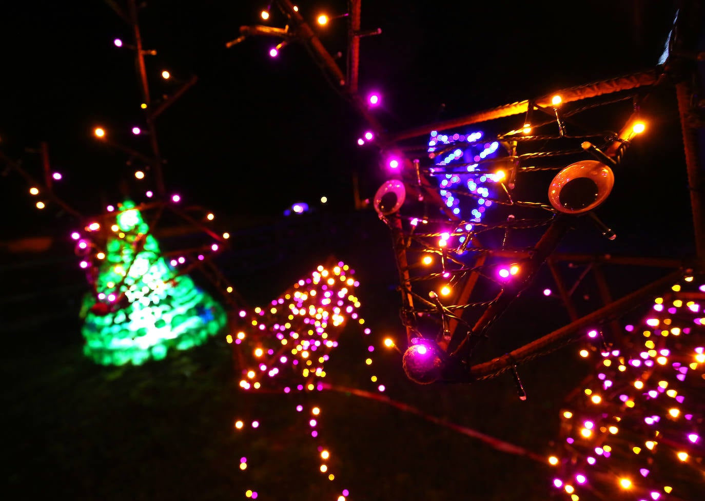 Iluminacion navideña en la localidad de San Andrés de Montejos