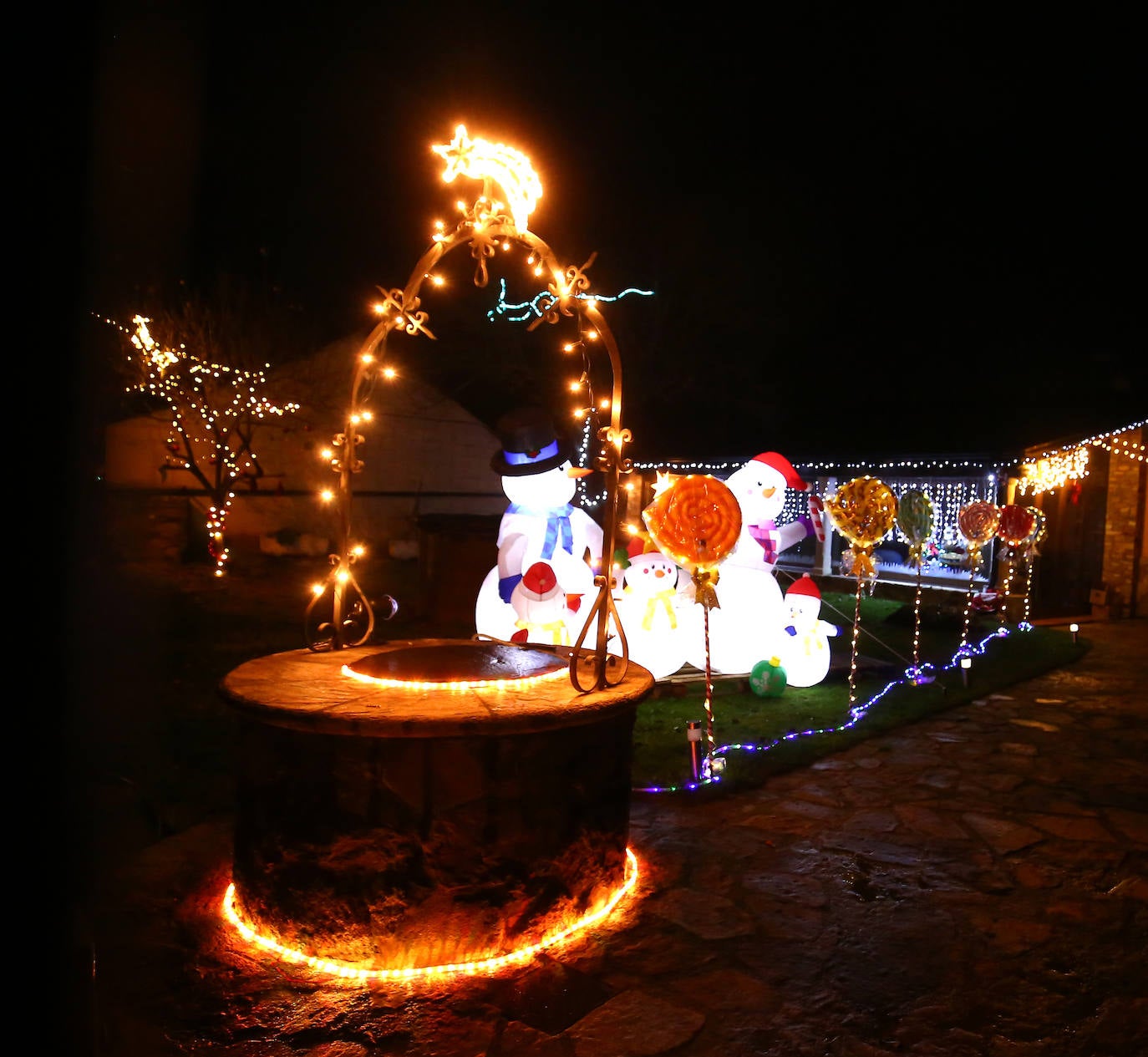 Iluminacion navideña en la localidad de San Andrés de Montejos