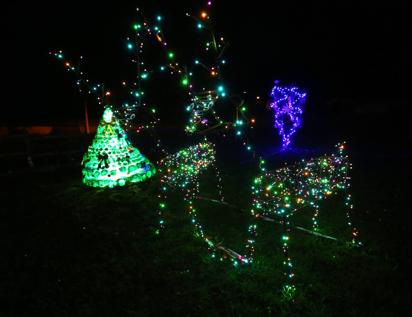 Iluminacion navideña en la localidad de San Andrés de Montejos