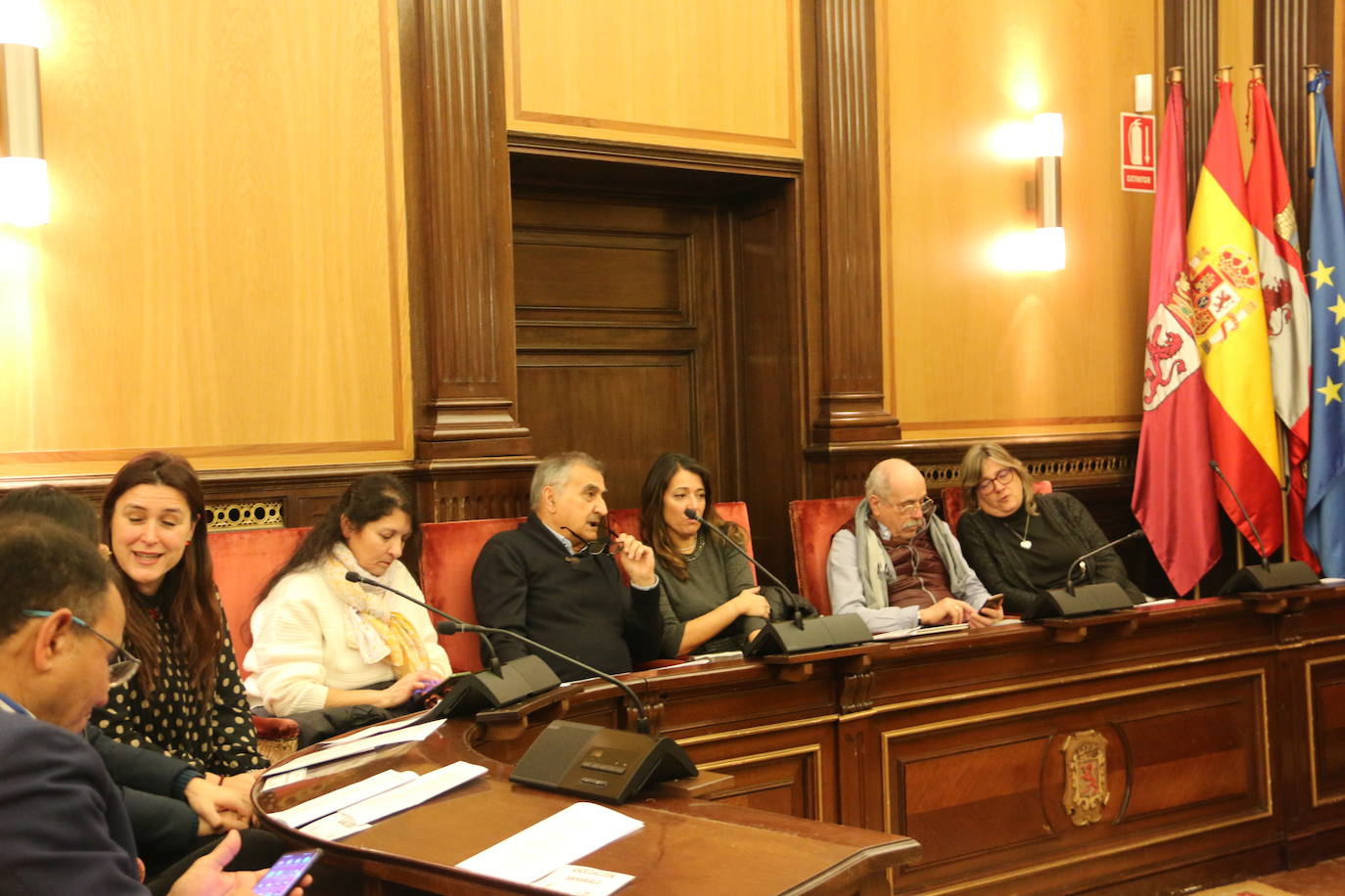 Acto celebrado en el Salón de Plenos del Ayuntamiento de León para conmemorar el Día Internacional del Migrante.