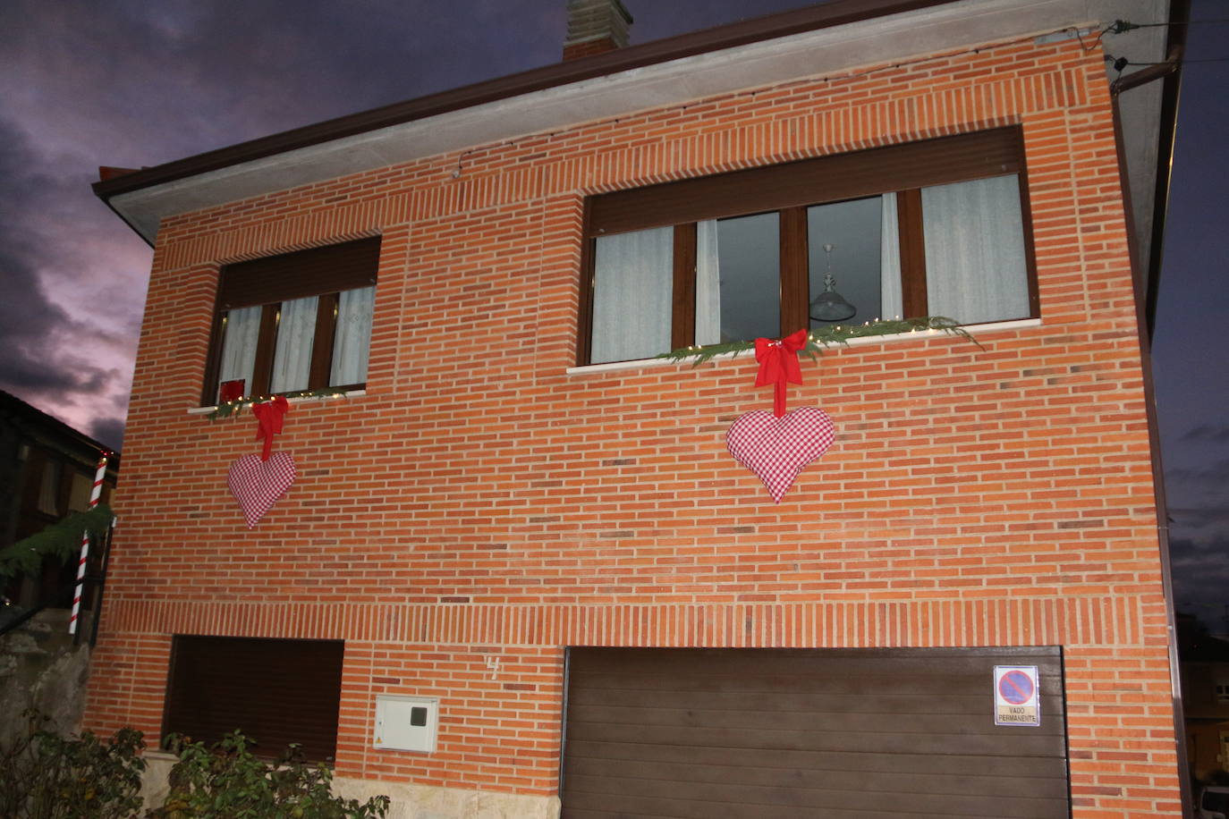 Algunas de las decoraciones que participan en el concurso navideño del Ayuntamiento de Valdevimbre.