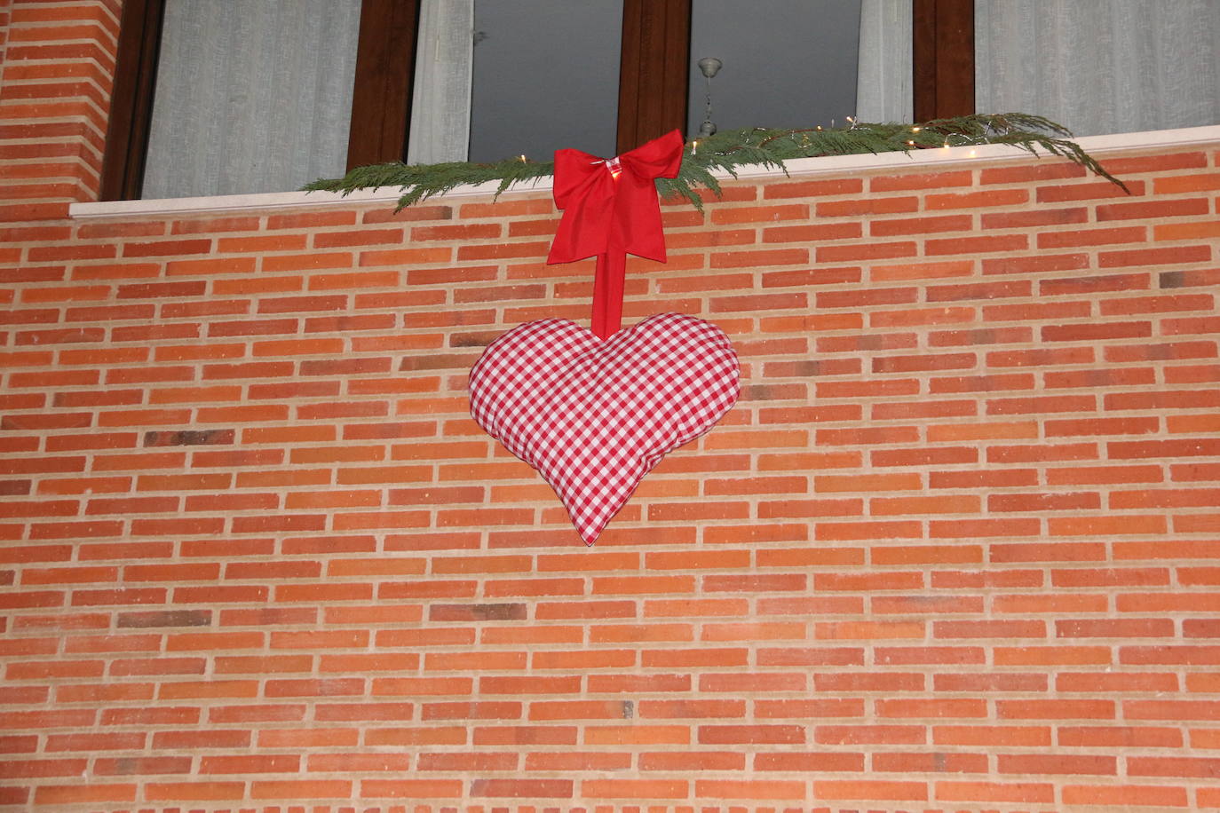 Algunas de las decoraciones que participan en el concurso navideño del Ayuntamiento de Valdevimbre.