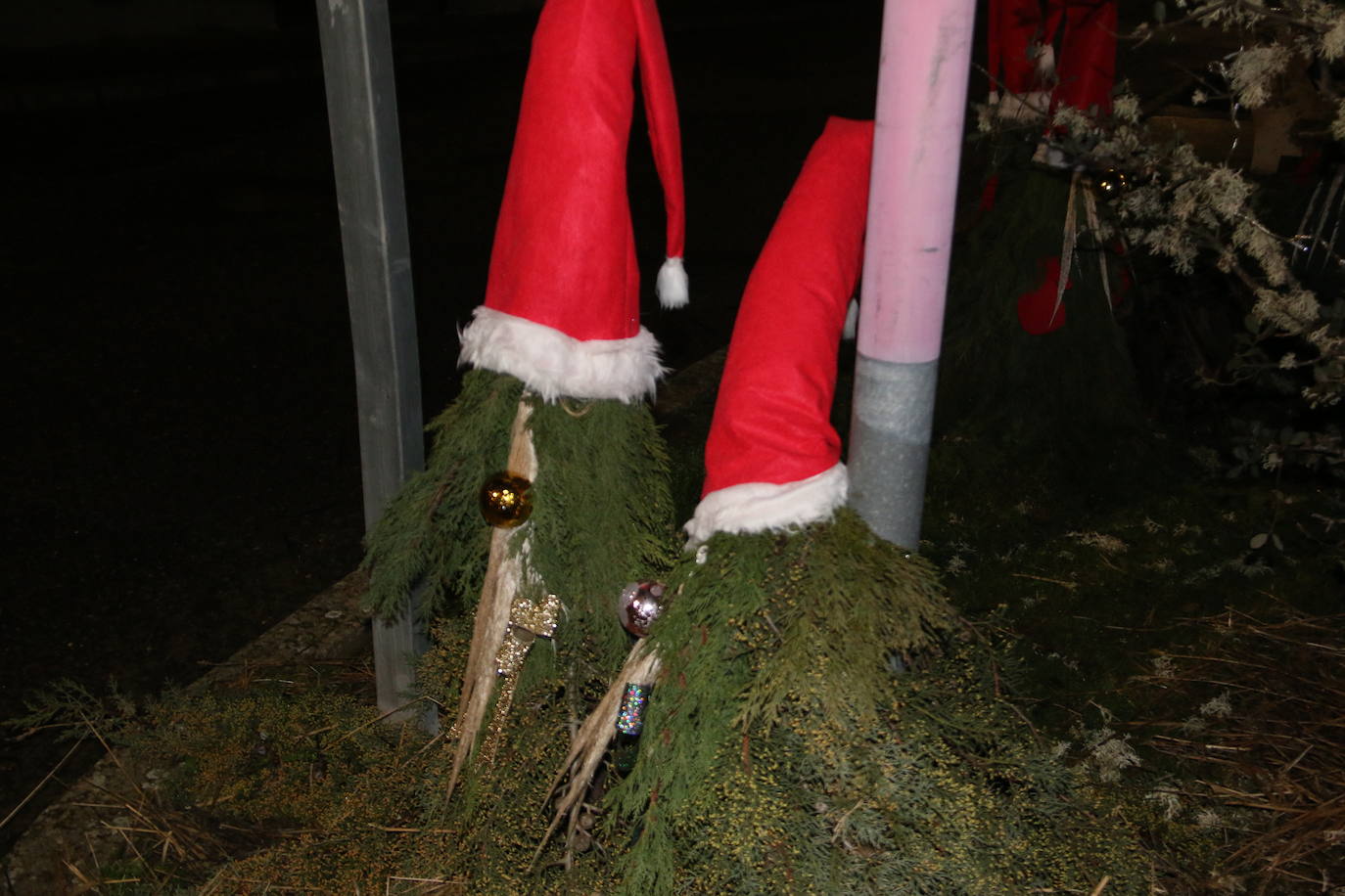 Algunas de las decoraciones que participan en el concurso navideño del Ayuntamiento de Valdevimbre.