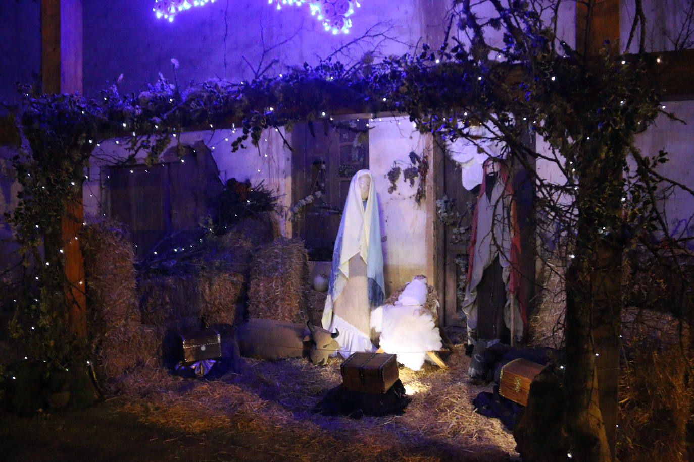 Algunas de las decoraciones que participan en el concurso navideño del Ayuntamiento de Valdevimbre.